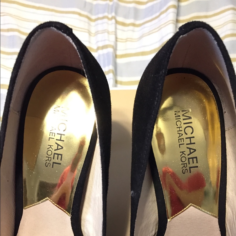 MK Black Heels - Picture 4 of 7
